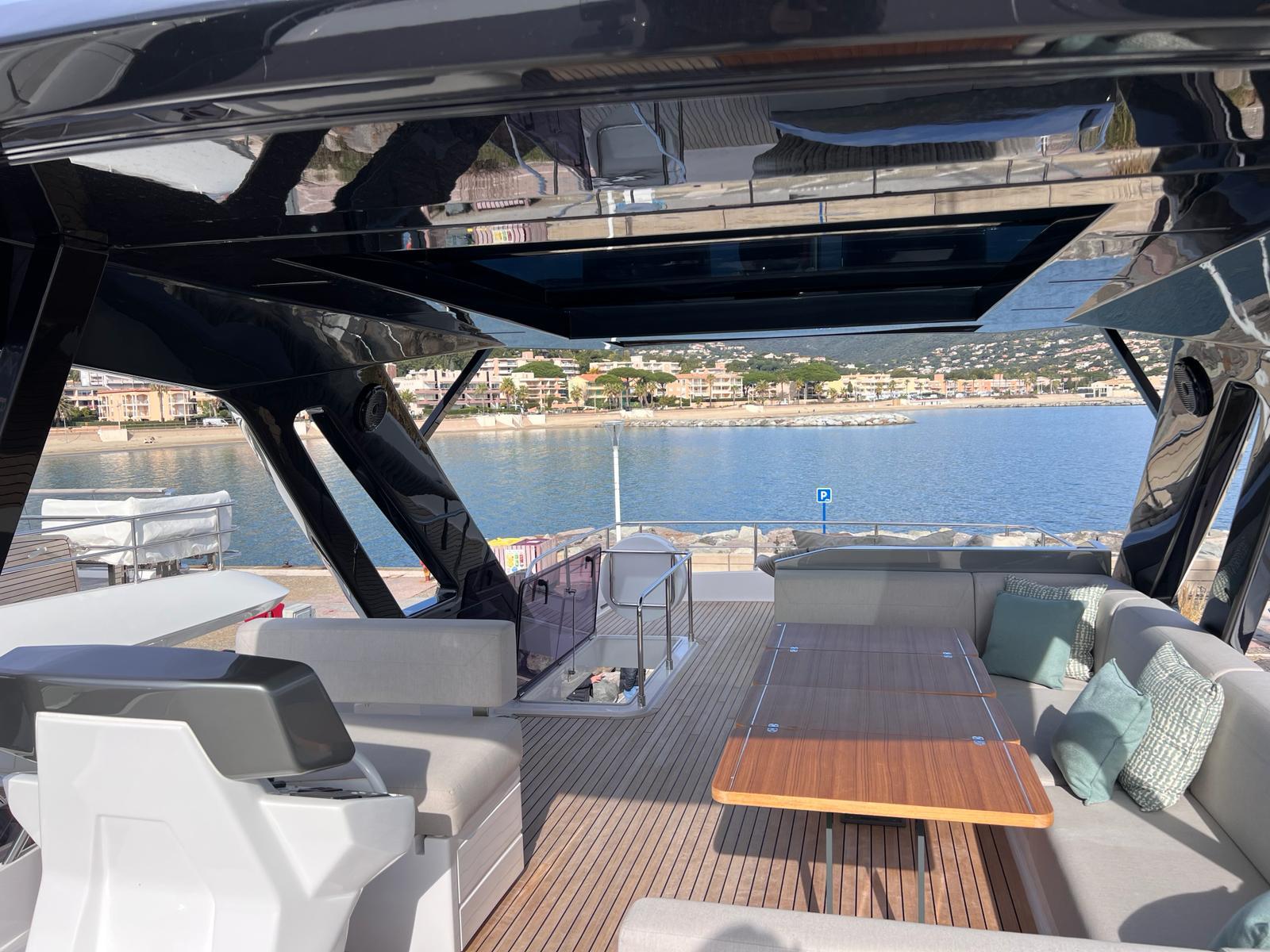 2022 FERRETTI YACHTS 720 